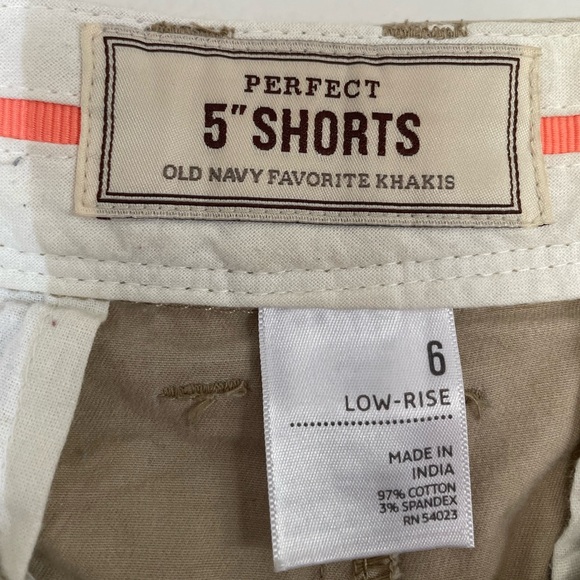 Old Navy - Size 6 Khaki Shorts - Picture 3 of 3